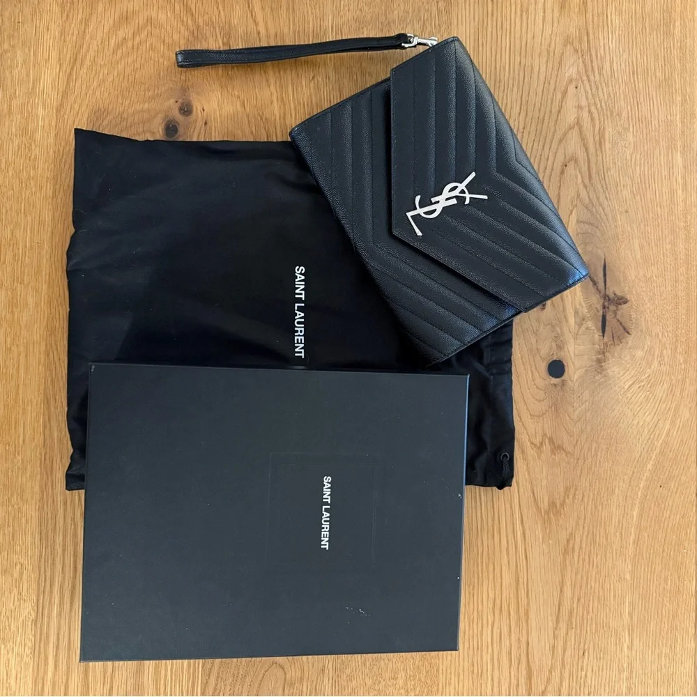 *Authentic* Yves Saint Laurent Cassandre Leather Clutch - Picture 5 of 5